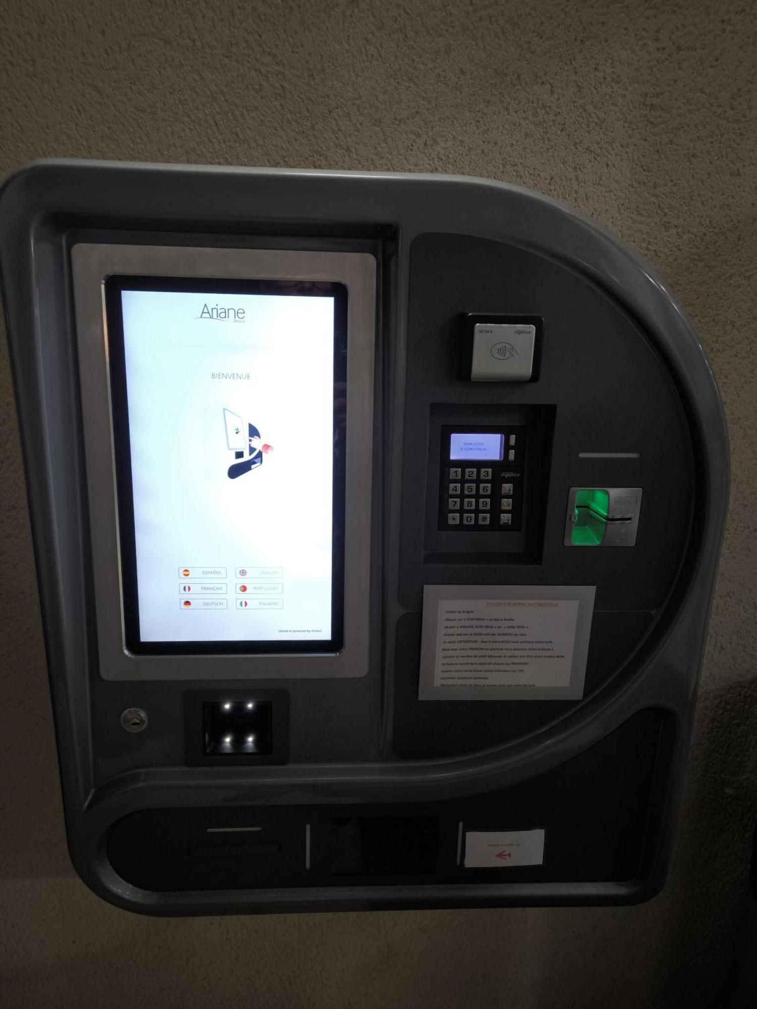 拉瑞酒店 Onet-le-Château 外观 照片