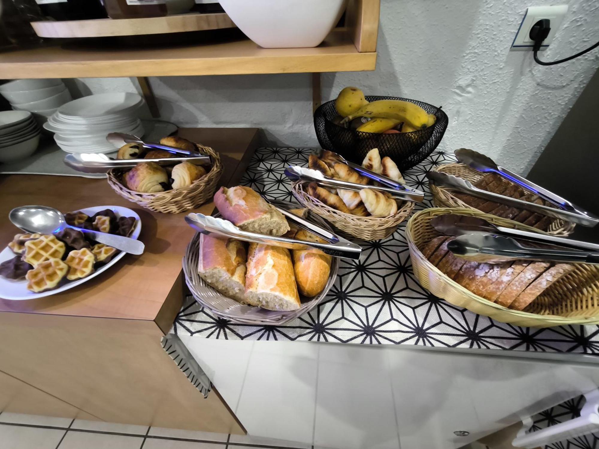 拉瑞酒店 Onet-le-Château 外观 照片