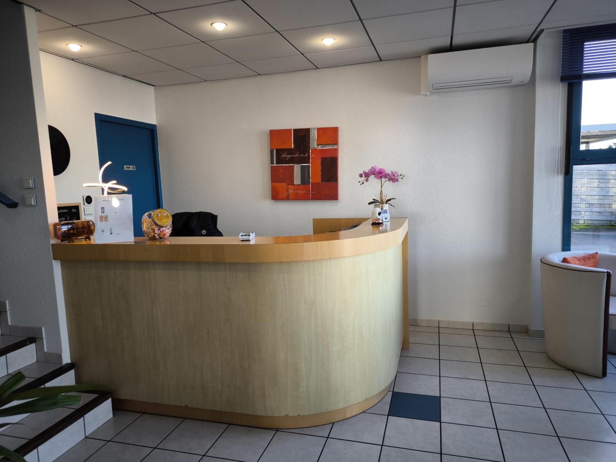 拉瑞酒店 Onet-le-Château 外观 照片
